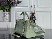 Kitlife Louis Vuitton OnTheGo East West Chain Bag Green M2A337 25x13x10cm - 6