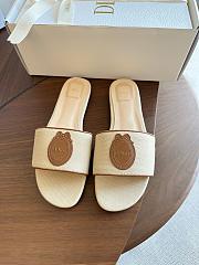 Kitlife Dior Dioriviera Médaillon Slide Natural Embroidered Cotton and Cognac Brown Calfskin - 1