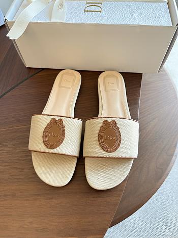 Kitlife Dior Dioriviera Médaillon Slide Natural Embroidered Cotton and Cognac Brown Calfskin
