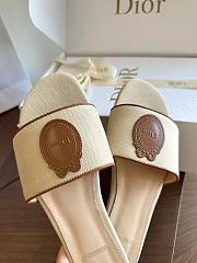 Kitlife Dior Dioriviera Médaillon Slide Natural Embroidered Cotton and Cognac Brown Calfskin - 6
