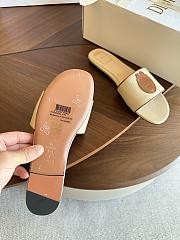 Kitlife Dior Dioriviera Médaillon Slide Natural Embroidered Cotton and Cognac Brown Calfskin - 5