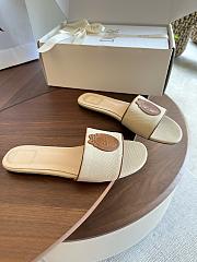 Kitlife Dior Dioriviera Médaillon Slide Natural Embroidered Cotton and Cognac Brown Calfskin - 4