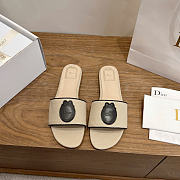 Kitlife Dior Dioriviera Médaillon Slide Natural Embroidered Cotton and Black Calfskin  - 1