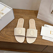 Kitlife Dior Dioriviera Médaillon Slide Cream Embroidered Cotton and Calfskin - 1