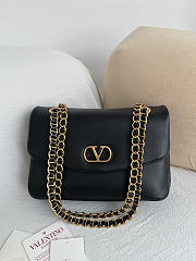 Kitlife Valentino Garavani Djuna Medium Chain Bag In Black Nappa Leather 26.5x17x7cm - 1