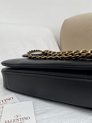 Kitlife Valentino Garavani Djuna Medium Chain Bag In Black Nappa Leather 26.5x17x7cm - 6