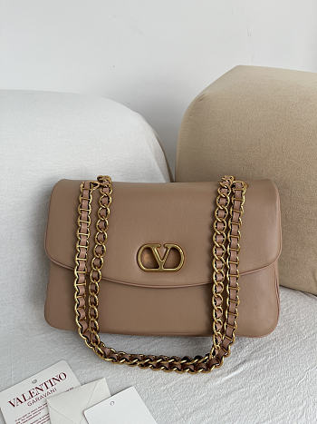 Kitlife Valentino Garavani Djuna Medium Chain Bag In Beige Nappa Leather 26.5x17x7cm 