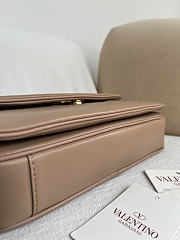 Kitlife Valentino Garavani Djuna Medium Chain Bag In Beige Nappa Leather 26.5x17x7cm  - 6