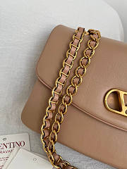 Kitlife Valentino Garavani Djuna Medium Chain Bag In Beige Nappa Leather 26.5x17x7cm  - 5