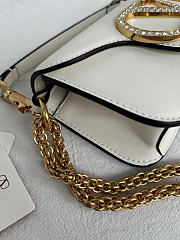 Kitlife Valentino Garavani Locò Small Shoulder Bag White With Jewel Logo Gold Hardware 20x11x5cm - 6