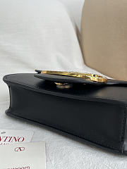Kitlife Valentino Garavani Locò Small Shoulder Bag Black With Jewel Logo Gold Hardware 20x11x5cm - 5