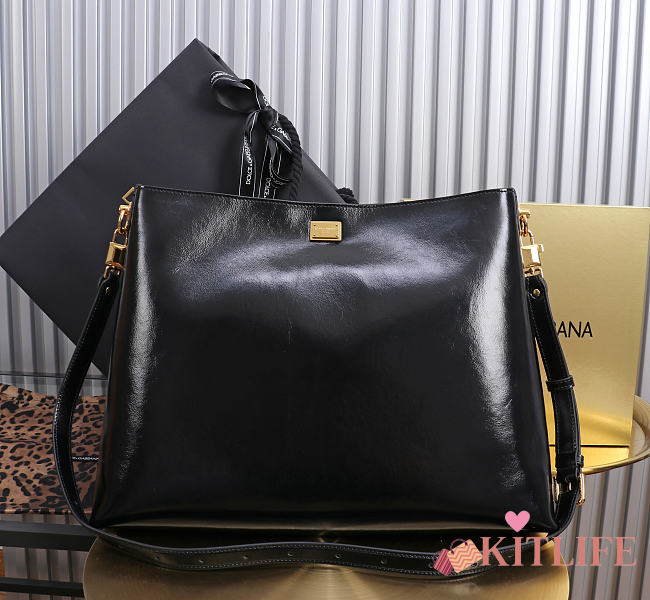 Kitlife Dolce & Gabbana Large Vittoria Calfskin Shoulder Bag Black 40x12x30cm  - 1
