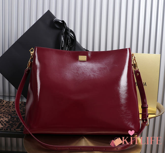 Kitlife Dolce & Gabbana Large Vittoria Calfskin Shoulder Bag Red 40x12x30cm  - 1
