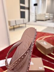 Kitlife Christian Louboutin Super Loubi Flip Thong Sandals Beige - 2