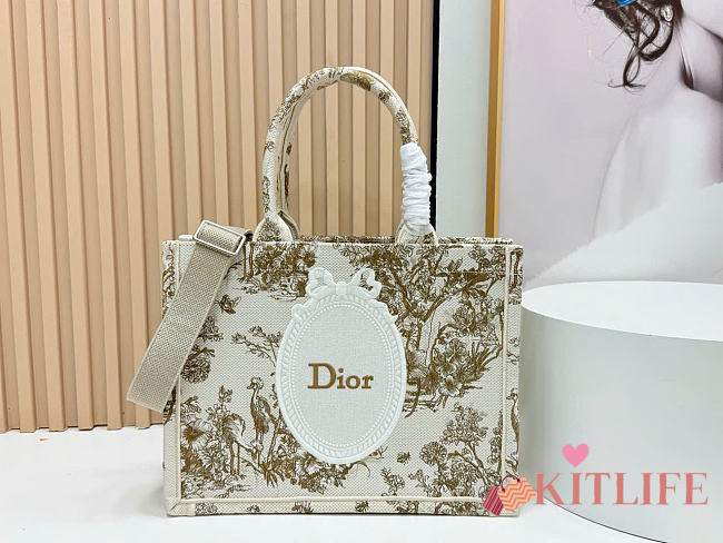 Kitlife Dior Dioriviera Medium Dior Book Tote with Strap Beige Multicolor Toile de Jouy Floral Garden Embroidery and White Dior Médaillon 36x27.5x16.5cm - 1