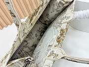 Kitlife Dior Dioriviera Medium Dior Book Tote with Strap Beige Multicolor Toile de Jouy Floral Garden Embroidery and White Dior Médaillon 36x27.5x16.5cm - 5
