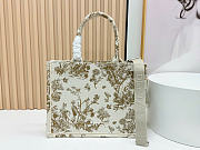 Kitlife Dior Dioriviera Medium Dior Book Tote with Strap Beige Multicolor Toile de Jouy Floral Garden Embroidery and White Dior Médaillon 36x27.5x16.5cm - 3