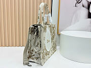 Kitlife Dior Dioriviera Medium Dior Book Tote with Strap Beige Multicolor Toile de Jouy Floral Garden Embroidery and White Dior Médaillon 36x27.5x16.5cm - 4