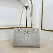 Kitlife Dior Small Shopping Bag White & Light Blue Oblique M1410 27x19x13.5cm  - 1