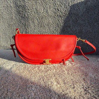 Kitlife Celine Soft Triomphe Little Halfmoon Bag In Red Lambskin L10373 25x13x5cm