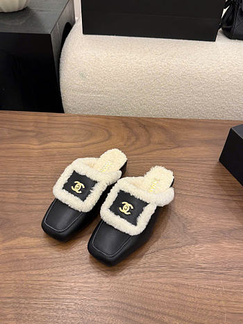 Kitlife Chanel 26P Square-toe Shearling-trimmer Mules Black Leather