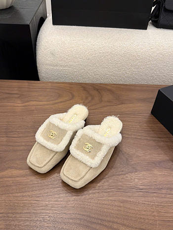 Kitlife Chanel 26P Square-toe Shearling-trimmer Mules Beige Suede 