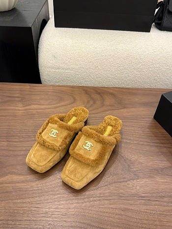 Kitlife Chanel 26P Square-toe Shearling-trimmer Mules Dark Beige Suede