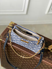 Kitlife Louis Vuitton Pochette Liv Bag Monogram Emblème Bleu M29895 13.5x6.5x24.5cm - 5