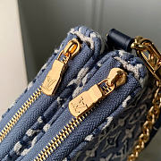 Kitlife Louis Vuitton Pochette Liv Bag Monogram Emblème Bleu M29895 13.5x6.5x24.5cm - 3
