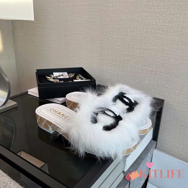 Kitlife Chanel 26A Fur Slides White - 1