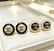 Kitlife Chanel Vintage Double-C Stud Earrings Black / White - 1