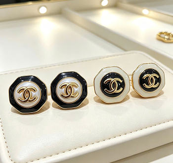 Kitlife Chanel Vintage Double-C Stud Earrings Black / White
