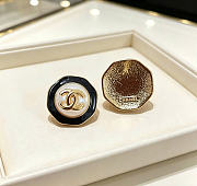 Kitlife Chanel Vintage Double-C Stud Earrings Black / White - 3
