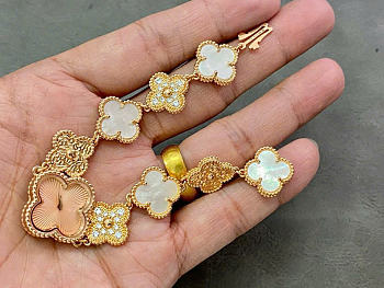 Kitlife Van Cleef & Arpels Bracelet Watch Gold 22.7mm x 22.7mm