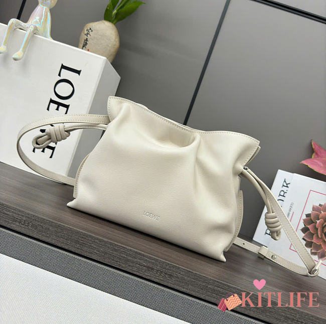 Kitlife Loewe Flamenco Clutch in White Nappa Calfskin 262355 23x18x9cm  - 1