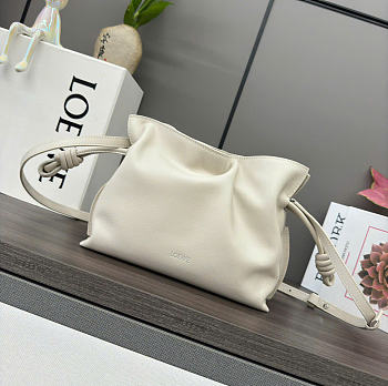 Kitlife Loewe Flamenco Clutch in White Nappa Calfskin 262355 23x18x9cm 