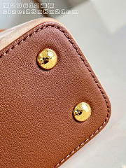 Kitlife Louis Vuitton Capucines Mini Bag Beige Calfskin Suede Leather M29612 21x13.6x8cm - 2