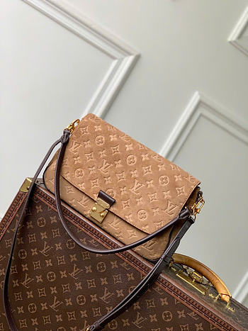 Kitlife Lousi Vuitton Pochette Métis MM Bag Beige Embossed Calfskin Suede Leather M2A185 32×20×7cm