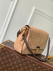 Kitlife Lousi Vuitton Pochette Métis MM Bag Beige Embossed Calfskin Suede Leather M2A185 32×20×7cm - 5