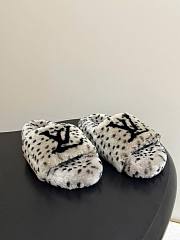Kitlife Louis Vuitton Shearling Platform Slippers Gray & Black  - 1