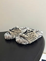 Kitlife Louis Vuitton Shearling Platform Slippers Gray & Black  - 5