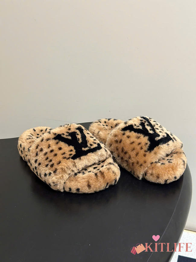 Kitlife Louis Vuitton Shearling Platform Slippers Brown & Black  - 1