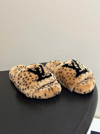 Kitlife Louis Vuitton Shearling Platform Slippers Brown & Black 