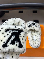 Kitlife Louis Vuitton Shearling Platform Slippers White & Black - 5