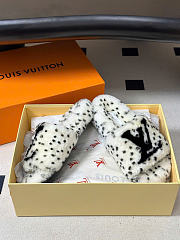Kitlife Louis Vuitton Shearling Platform Slippers White & Black - 3
