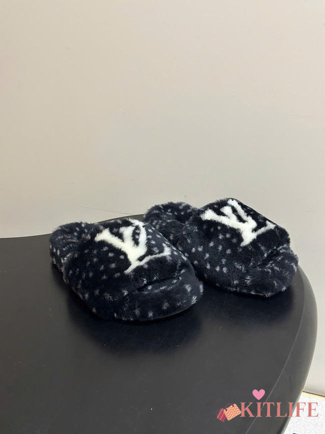 Kitlife Louis Vuitton Shearling Platform Slippers Black & White - 1