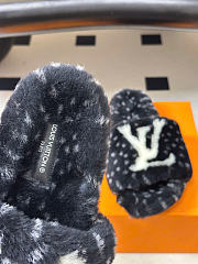 Kitlife Louis Vuitton Shearling Platform Slippers Black & White - 5