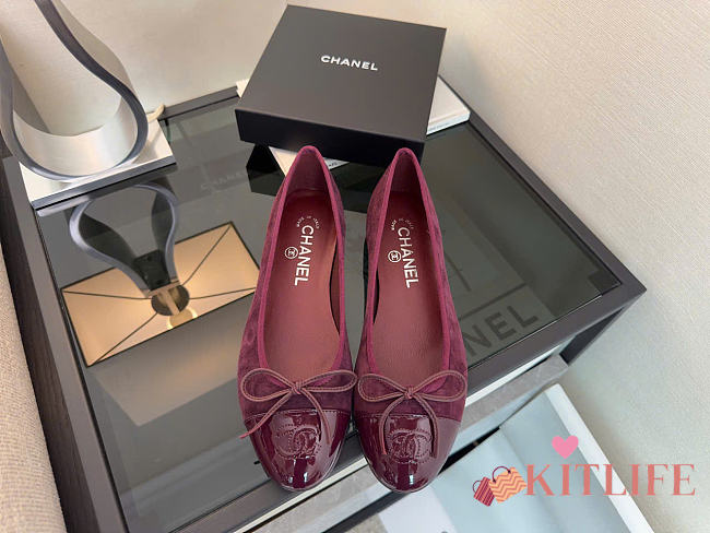 Kitlife Chanel Quilted Leather CC Logo Classic Cap Toe Ballet Flat Shoes Burgundy Suede & Patent Leather - 1