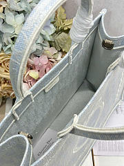 Kitlife Dior Medium Book Tote with Strap Céleste Blue Dior Oblique Washed Embroidery and Ecru Dior Médaillon 36x27.5x16.5cm - 3