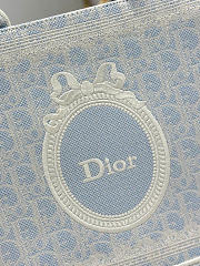 Kitlife Dior Medium Book Tote with Strap Céleste Blue Dior Oblique Washed Embroidery and Ecru Dior Médaillon 36x27.5x16.5cm - 2